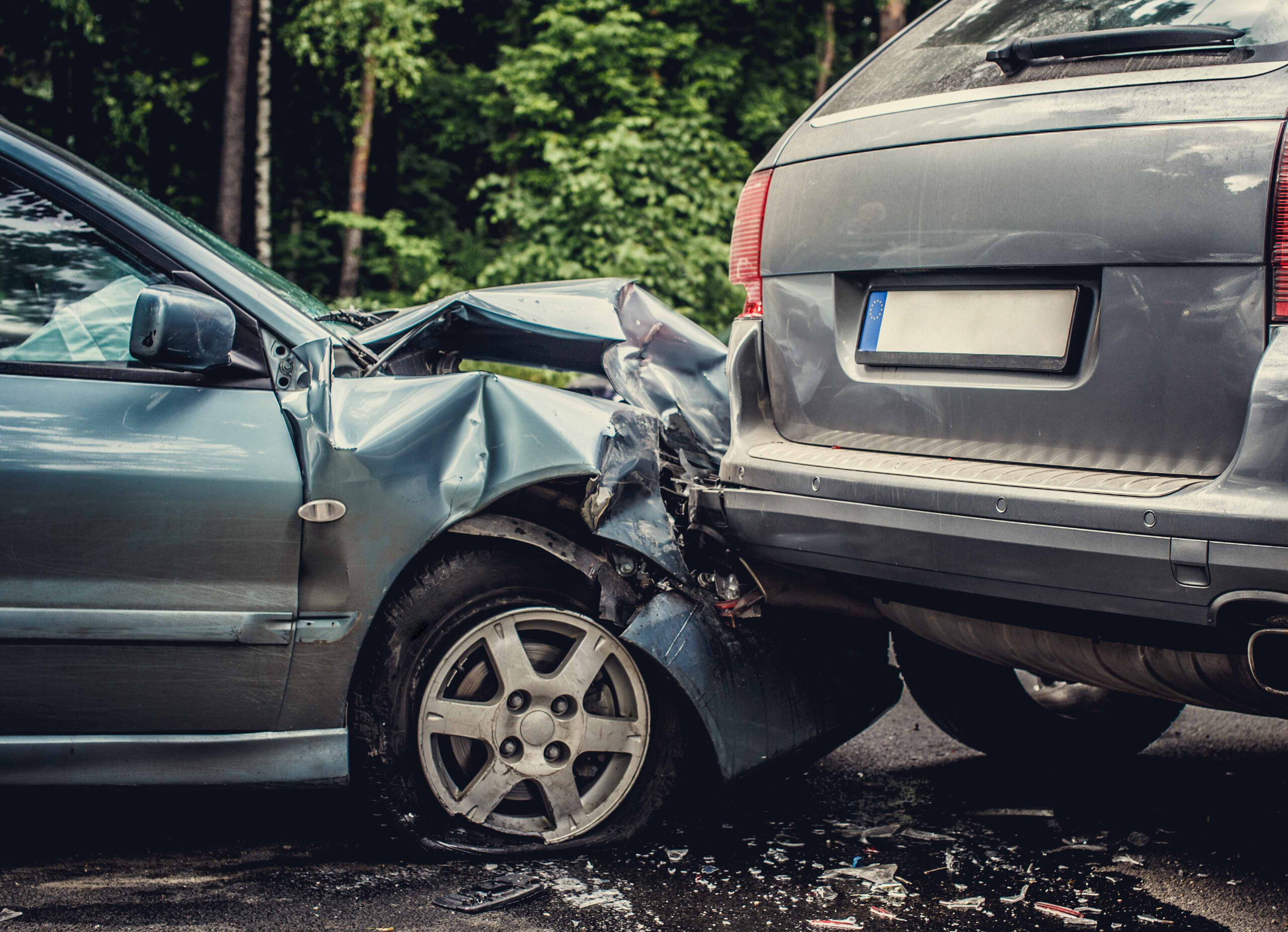 Wypadek samochodowy – zderzenie dwóch pojazdów